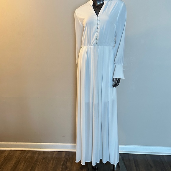 Elegant White Maxi Dress - Picture 1 of 13